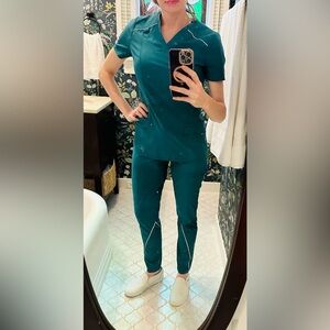 Jaanuu Ultralite tech scrub set